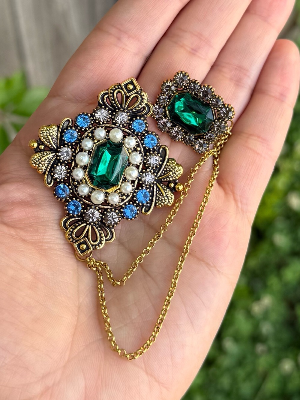 Vintage-Style Gold Green Gem Chain Brooch Set - Picture 5 of 5